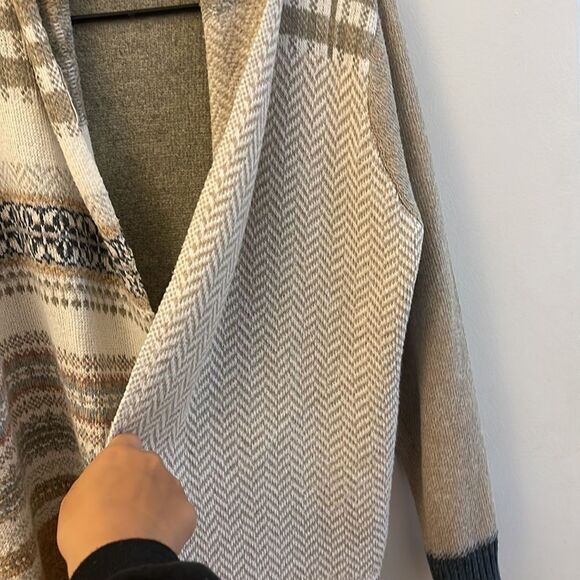 Solutions! Cardigan - Picture 4 of 5